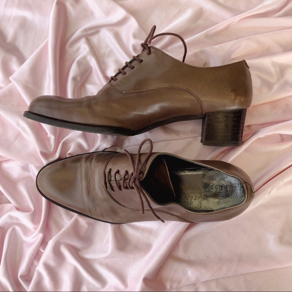 Vintage Italian made oxfords with a cute little heel - Picture 1 of 4